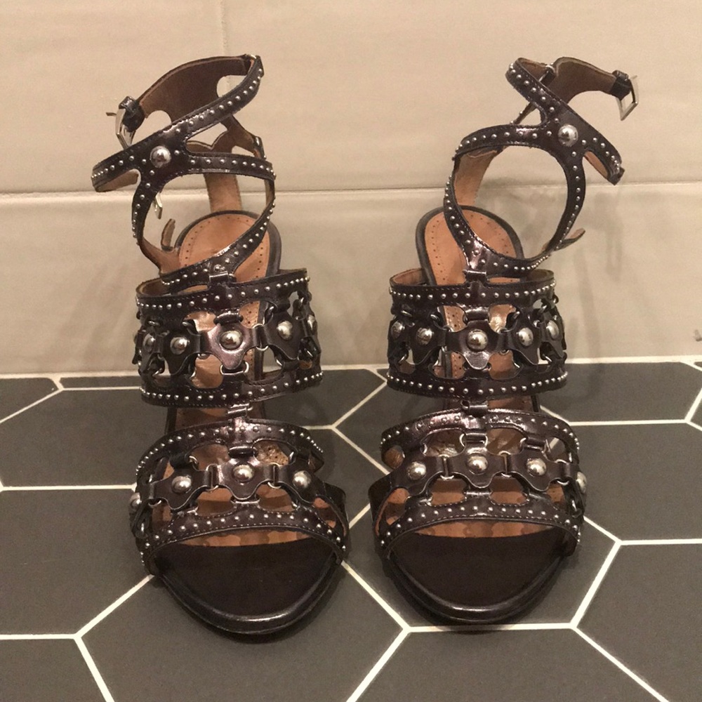 Gorgeous strappy Alaïa heels